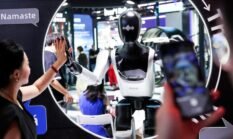 Panas! AS Larang Impor Robot Humanoid, China Geram